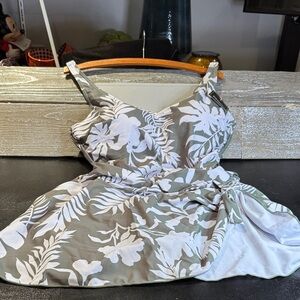 Gray & White swim dress XL